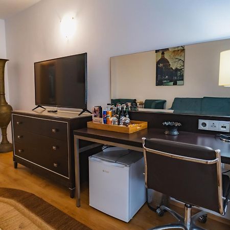 Hotel Dobsi Bazna Extérieur photo