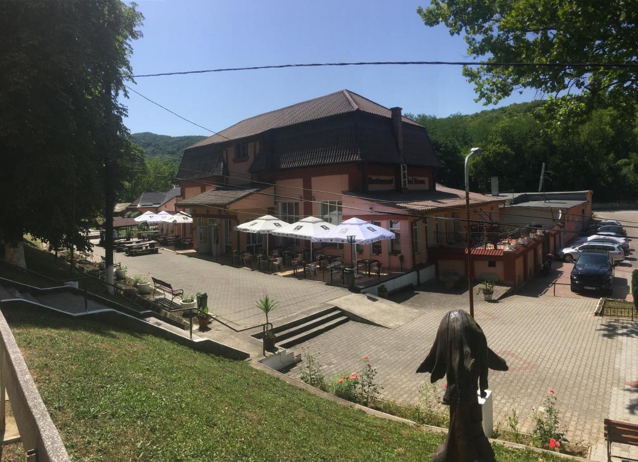 Hotel Dobsi Bazna Extérieur photo