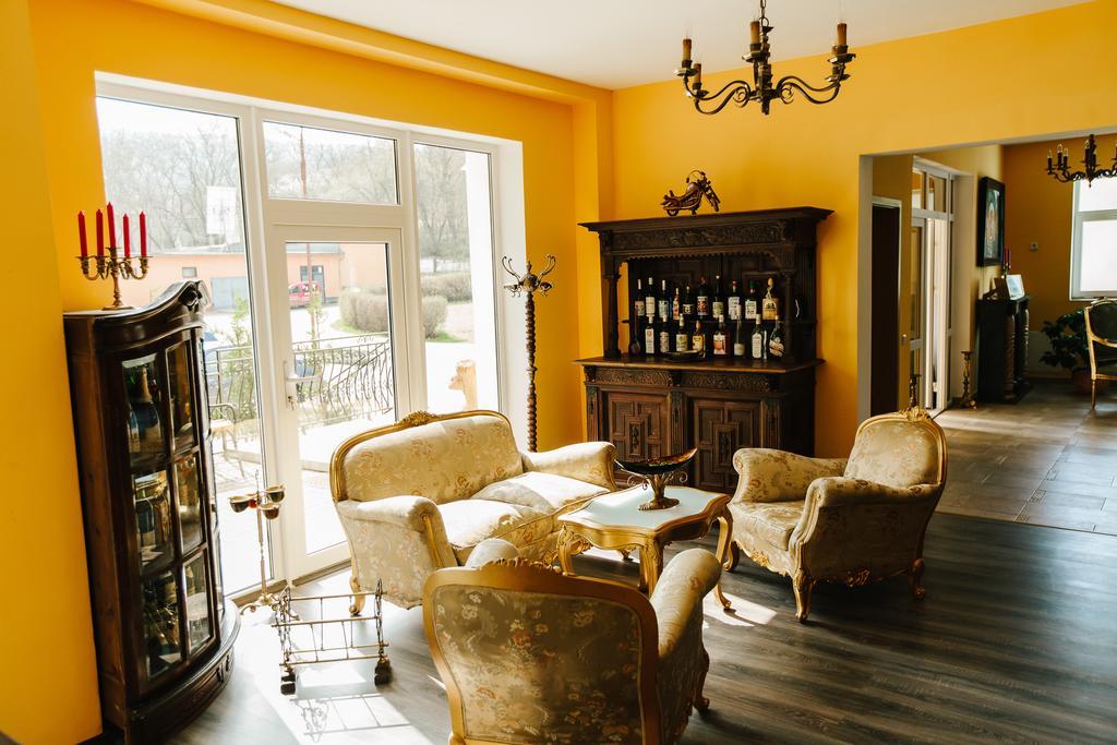 Hotel Dobsi Bazna Extérieur photo
