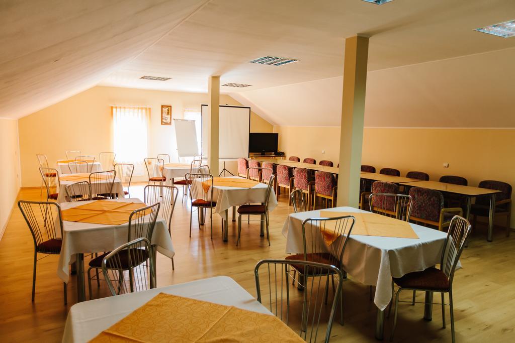 Hotel Dobsi Bazna Extérieur photo
